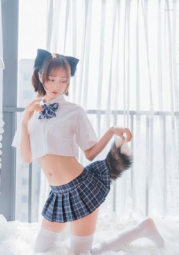 一对浑圆的胸乳被揉捏小说